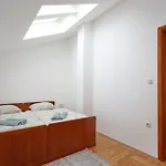 Gumbek11, Two Story, Two-bedroom By The Sea Appartement Petrcane
