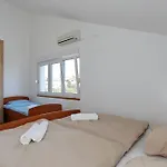 Gumbek11, Two Story, Two-bedroom By The Sea *