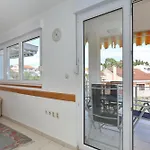 Apartman Gumbek11, Two Story, Two-bedroom By The Sea *