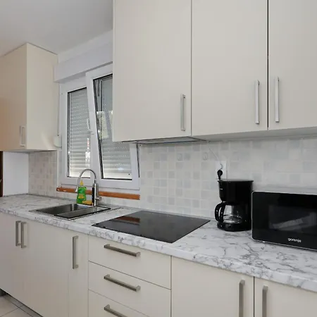 Gumbek11, Two Story, Two-bedroom By The Sea Apartman *