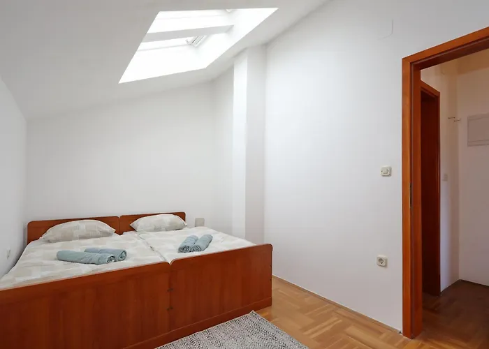 Gumbek11, Two Story, Two-bedroom By The Sea Apartament Petrčane