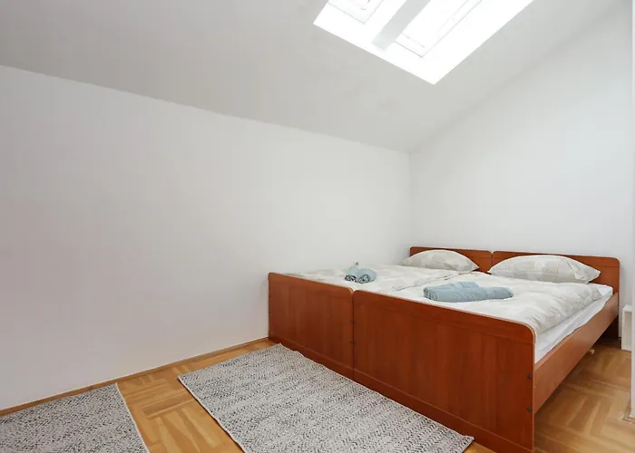 Gumbek11, Two Story, Two-bedroom By The Sea Apartament Petrčane