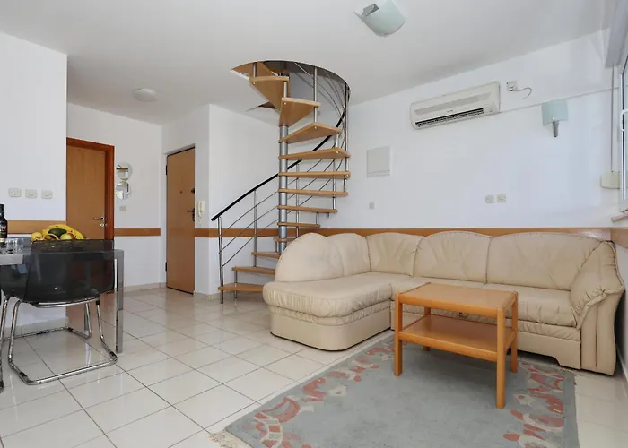 Gumbek11, Two Story, Two-bedroom By The Sea Apartament Petrčane