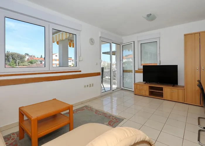 Gumbek11, Two Story, Two-bedroom By The Sea * Petrčane