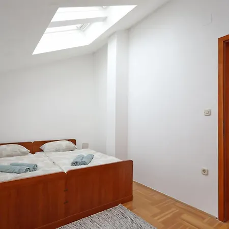 Gumbek11, Two Story, Two-bedroom By The Sea Apartment Petrčane