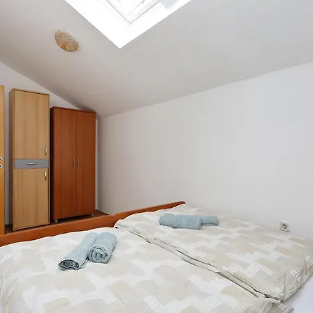 Apartment Gumbek11, Two Story, Two-bedroom By The Sea Petrčane
