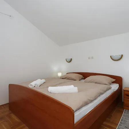 Gumbek11, Two Story, Two-bedroom By The Sea Apartment Petrčane