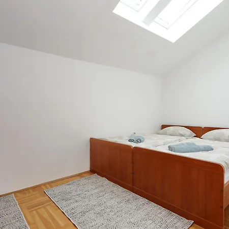 Gumbek11, Two Story, Two-bedroom By The Sea Apartment Petrčane