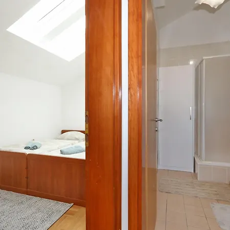 Gumbek11, Two Story, Two-bedroom By The Sea *