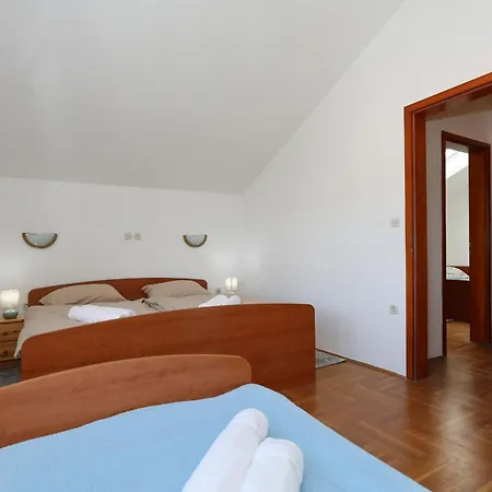 Gumbek11, Two Story, Two-bedroom By The Sea *
