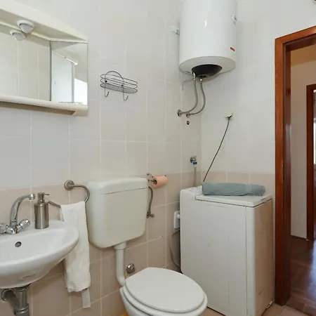 Apartment Gumbek11, Two Story, Two-bedroom By The Sea Petrčane
