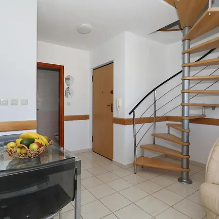 Appartement Gumbek11, Two Story, Two-bedroom By The Sea Petrcane