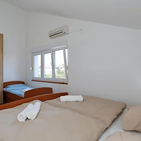 Gumbek11, Two Story, Two-bedroom By The Sea *