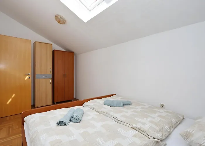 Апартаменты Gumbek11, Two Story, Two-bedroom By The Sea Петрчане