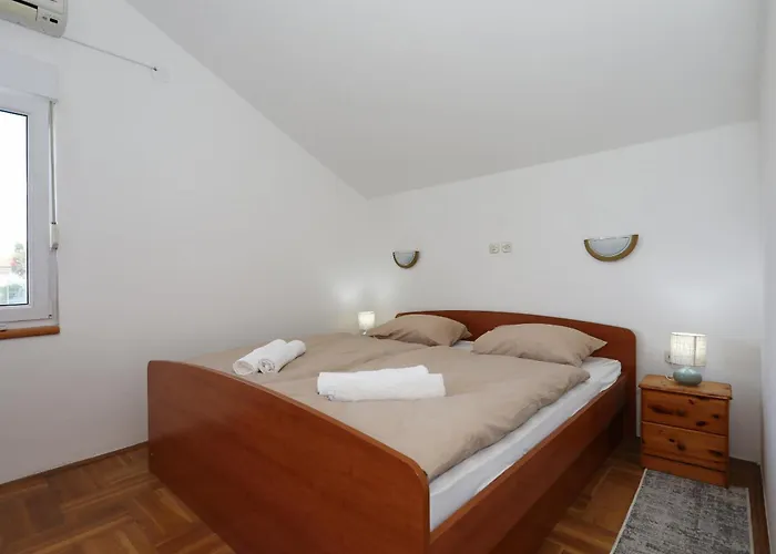 Gumbek11, Two Story, Two-bedroom By The Sea Апартаменты Петрчане