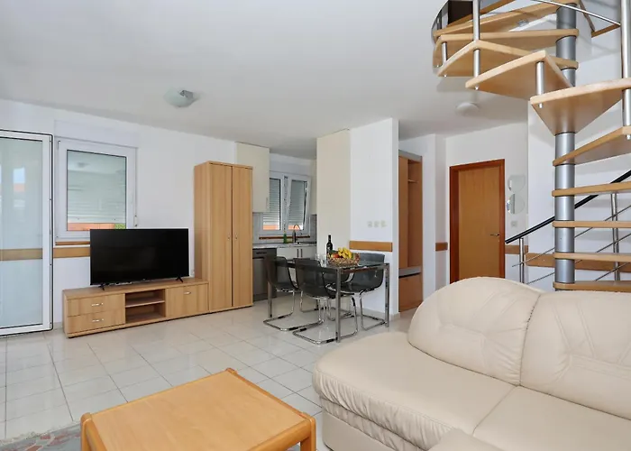 Gumbek11, Two Story, Two-bedroom By The Sea Petrcane